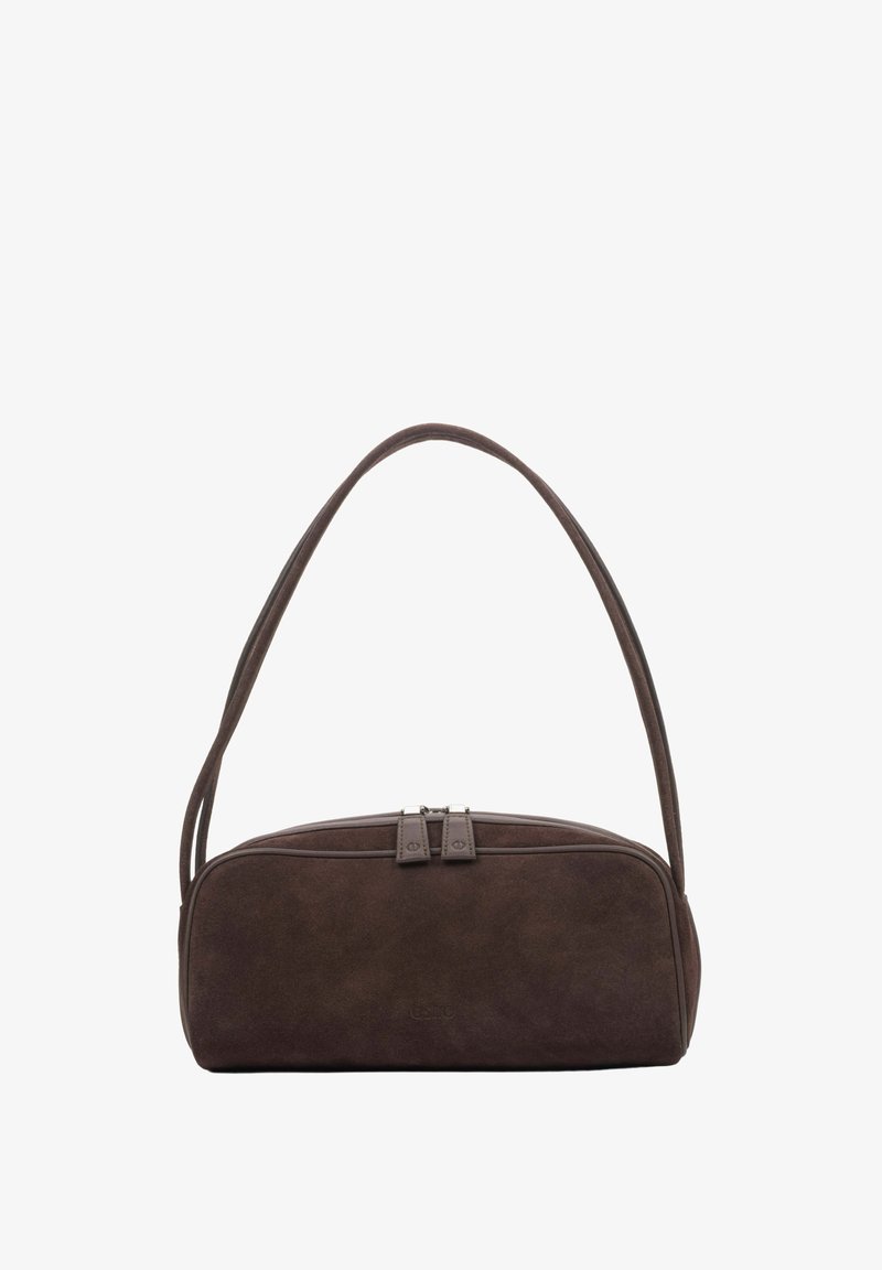 Sac d'épaule rectangulaire marron foncé avec double fermeture éclair et lanière fine, fabriqué en matériau type suédine.