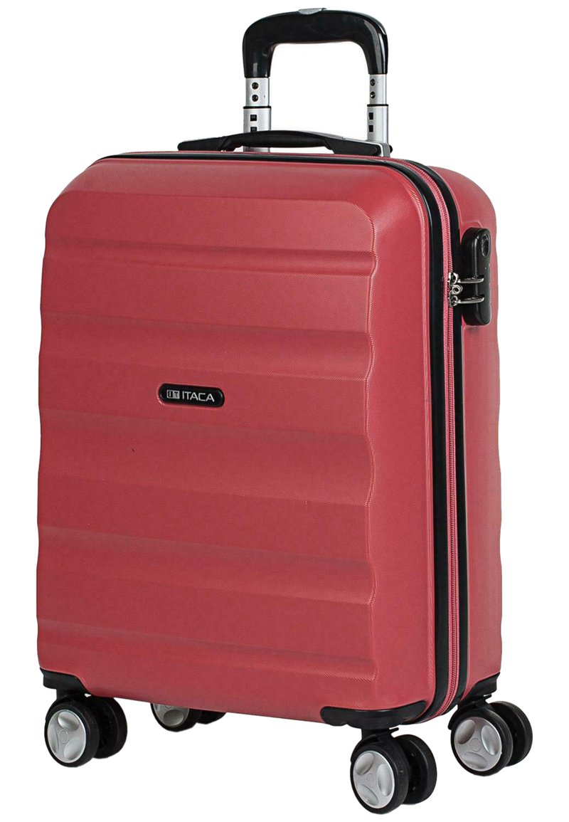 Maleta rígida roja con textura acanalada vertical, cremallera negra y cuatro ruedas negras. Mango telescópico para un fácil manejo.