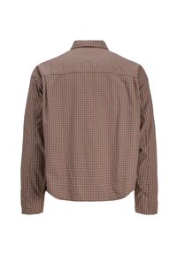 Καφετί καρό πουκάμισο με μακριά μανίκια και κολάρο που κουμπώνει, με απαλή υφή και καμπυλωτό στρίφωμα. Σχεδιασμένο με κλασικό μοτίβο καρό.