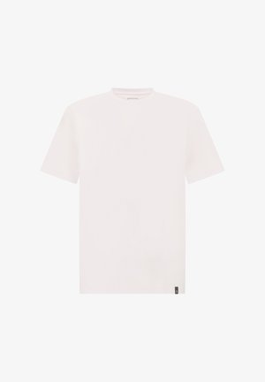 T-shirt blanc à manches courtes en tissu doux, avec un col rond et une petite étiquette logo à l'ourlet. Texture lisse, design simple.