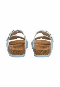Blauwe en witte slider-sandalen met een kurken voetbed en verstelbare bandjes, voorzien van een zilveren gesp en een gestructureerde zool voor verbeterde grip.