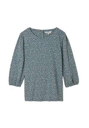 Blaue, langärmelige Bluse mit Blumenmuster, Rundhalsausschnitt und gerafften Ärmeln. Der Stoff zeigt kleine weiße und rosa Blumen auf einem strukturierten Hintergrund.