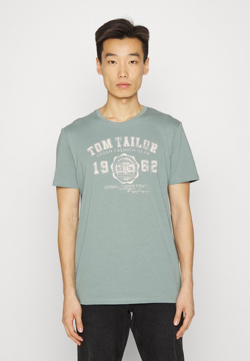 TOM TAILOR LOGO TEE - T-shirt estampada - dark smoke green