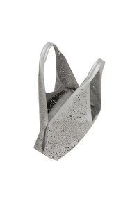 Grijze geperforeerde leren tote bag met een hoekig ontwerp, voorzien van uitsnijdingen in de vorm van spiraalvormen en dubbele schouderbanden. Met rits afgesloten binnenvak zichtbaar.