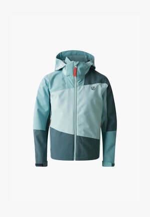 Chaqueta impermeable de color azul claro y gris oscuro con capucha, cierre de cremallera en el frente, puños elásticos, usada sobre pantalones cortos grises y botas de senderismo negras.