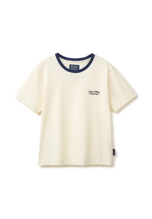 Kremowy t-shirt z krótkim rękawem, granatowym kołnierzykiem i małym granatowym logo "Jean's West" na lewej piersi oraz boczną metką.