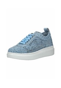 Schnürsneaker mit einem hellblauen, strukturierten Mesh-Obermaterial mit Floralmustern und einer weißen Gummisohle für zusätzlichen Komfort.