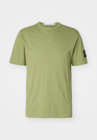 BADGE REGULAR TEE - Basic póló - dark juniper
