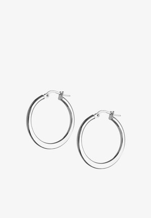 Srebrne kolczyki-koła o gładkim, polerowanym wykończeniu, okrągłym kształcie oraz solidnym zapięciu zapewniającym łatwe zakładanie.