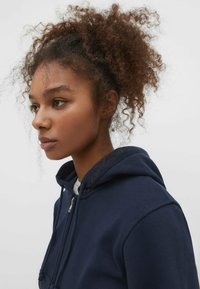 Stradivarius CROPPED  - Mikina so zipsom - dark blue