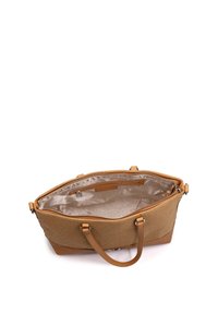 Borsa a mano color tan con esterno texturizzato, dotata di due manici e chiusura con zip. L'interno è foderato con un tessuto liscio e chiaro.