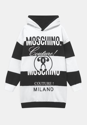 Bluza z kapturem w czarno-białe poziome paski, z wyraźnymi logo "Moschino Couture" oraz dużym okrągłym wzorem na środku.