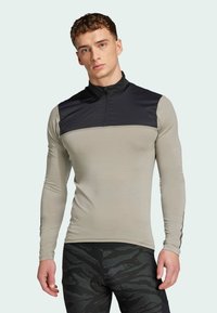 adidas Performance  THE GRAVEL  srebrny