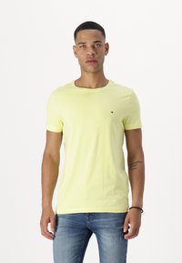 Tommy Hilfiger - STRETCH SLIM FIT TEE - Basic T-shirt - yellow tulip Thumbnail Image 1