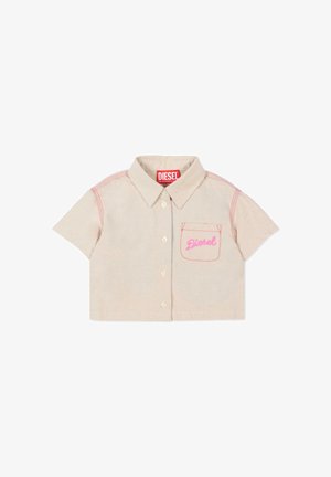 Chemise beige courte à manches courtes avec col, boutons sur le devant, surpiqûres rouges en accent, et une petite poche sur la poitrine avec le logo "Diesel" rose.