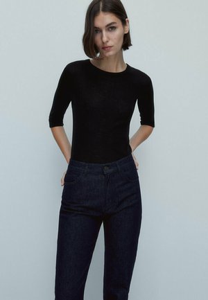 Basic T-shirt - black