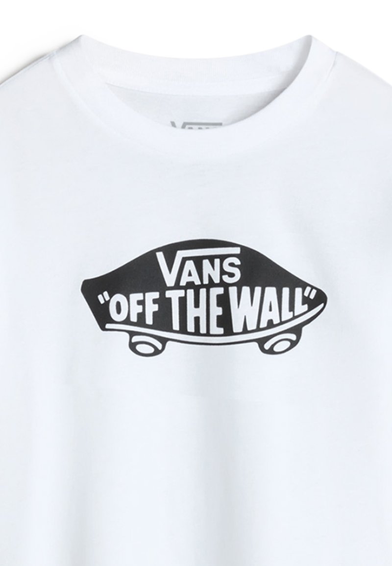 Maglietta bianca in cotone con un logo grafico nero di uno skateboard e la scritta "Vans 'OFF THE WALL'" in caratteri in grassetto.