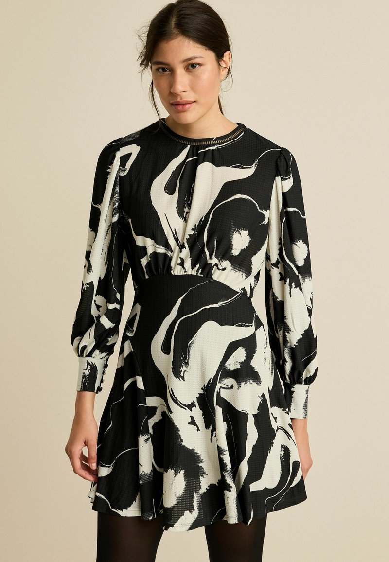 Next REGULAR FIT - Kasdienė suknelė - black white mono floral