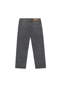 Szare jeansy z denimu o prostym kroju nogawek, wyposażone w dwie tylne kieszenie, brązową skórzaną naszywkę na pasku oraz gładką fakturę.