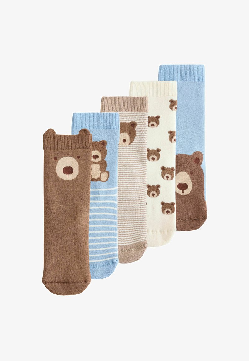 Vijf paar gemusterde sokken met berenontwerpen. Kleuren zijn bruin, blauw, crème en beige, met verschillende patronen en texturen.
