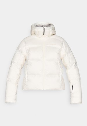 Giacca a vento bianca con colletto alto, chiusura con zip davanti e polsini elasticizzati. Presenta un design cucito e tasche laterali. Tessuto morbido e texturizzato.