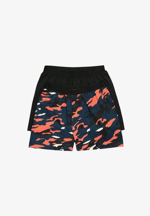 Deux paires de boxers pour hommes, une unie noire et une avec un motif camouflage bleu, corail, blanc et noir.