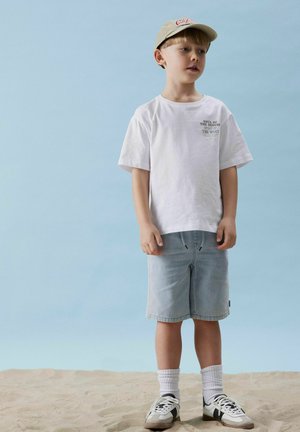 - T-shirt z nadrukiem