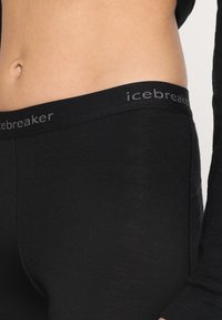 Schwarze Icebreaker Leggings mit weicher Textur, breitem Bund und dezentem Logo-Detail. Entwickelt für Komfort und Beweglichkeit.