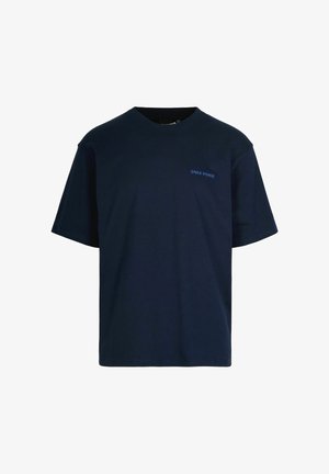 T-shirt in cotone blu navy con maniche corte, colletto a girocollo e un piccolo logo blu sul petto sinistro. Design semplice e rilassato.