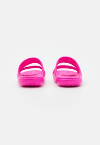 Crocs CLASSIC  - Chanclas de baño - juice