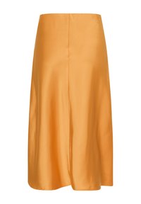Een jurk tot de vloer, in een A-lijn, gemaakt van helder oranje satin met een gladde textuur, met een verborgen naad aan de achterkant.