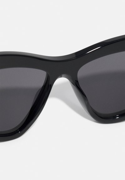 Gucci Päikeseprillid - black