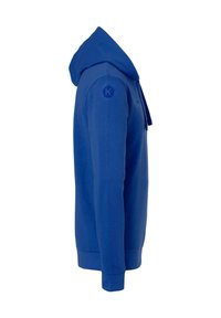 Blaue Kapuzenjacke aus weichem Baumwollmaterial mit verstellbarem Kapuzenzug, gerippten Bündchen und Saum sowie einem runden Logo auf der Schulter.