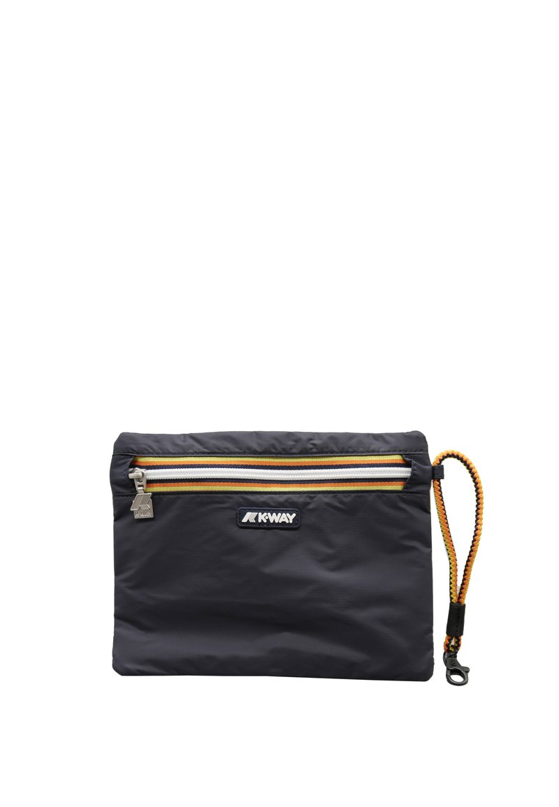 Pochette compatta blu navy con una tasca con cerniera, caratterizzata da strisce gialle, bianche e arancioni, e da un cinturino da polso intrecciato arancione e nero con un moschettone.