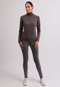 CASH-MERE CASH-MERE ROLLKRAGEN PULLOVER - Strickpullover - taupe melange