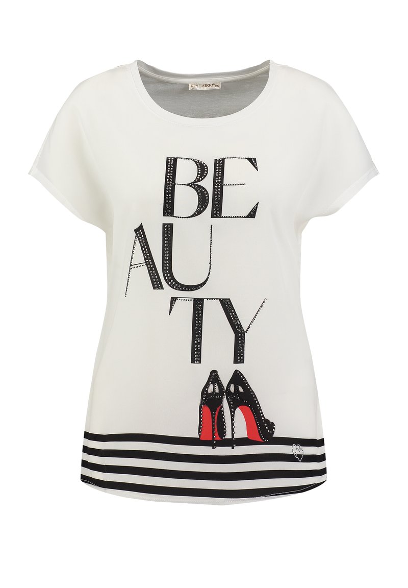 T-shirt bianco con maniche corte caratterizzato dalla parola "BELLEZZA" in lettere nere, impreziosita da strass, e una grafica di tacchi neri con suole rosse.