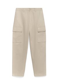 Pantaloni cargo beige con design a gamba dritta, dotati di due grandi tasche laterali e chiusura a bottone in vita. Tessuto di cotone leggero.