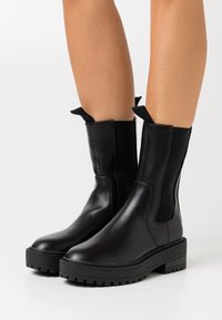 ONLY SHOES Botas con plataforma - black