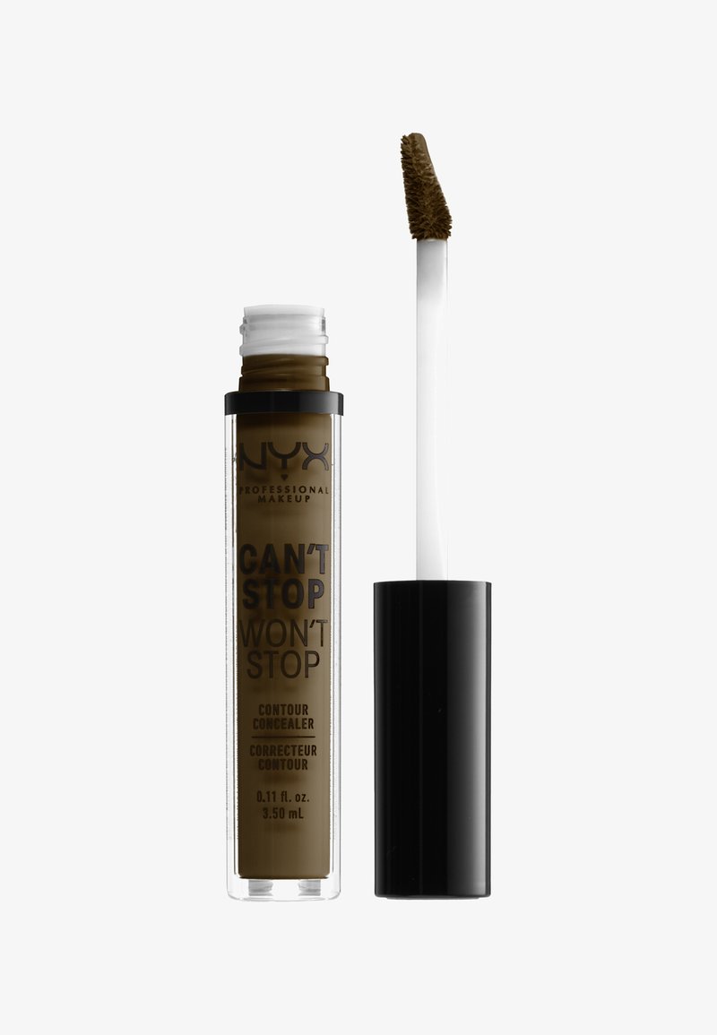 Correcteur contour NYX Can't Stop Won't Stop dans un tube transparent avec un bouchon noir. L'applicateur a une pointe effilée pour une précision optimale. Couleur : marron foncé.