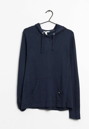 Sweat à capuche bleu marine à manches longues avec poche avant et cordons, suspendu sur un cintre noir sur fond blanc.