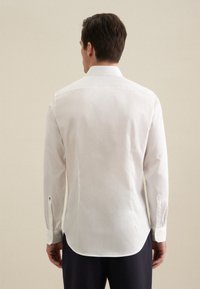 Seidensticker SHAPED - Camicia elegante - white