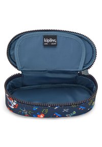 Astuccio Kipling, in tessuto blu navy, con chiusura a zip, interno blu uniforme, presenta design stampati colorati di spazio e veicoli all'esterno.