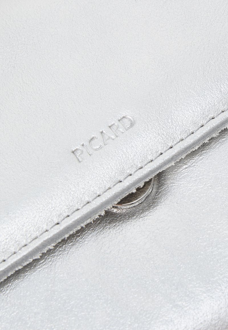Lacoste Sacs bandoulière Holiday Crossover Bag Silver femme argent Lacoste Sacs bandoulière Holiday Crossover Bag Silver femme argent