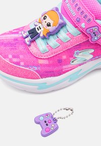 Skechers SNUGGLE - Sportcipő - pink/multi-coloured