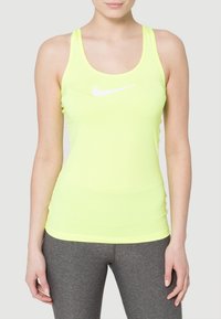 Débardeur de sport jaune fluo avec un dos nageur. Logo Nike blanc sur la poitrine. Tissu lisse et léger.