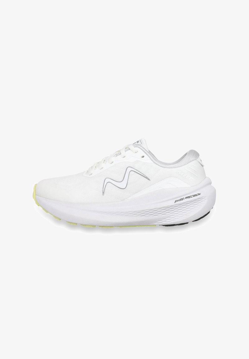 Chaussure de course blanche avec une semelle épaisse, un logo latéral ondulé, le texte "Swiss Precision" sur la semelle intermédiaire, et des accents vert clair sur la semelle extérieure.