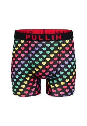 Shorts de boxeur noirs ornés d'un motif de cœurs colorés dans plusieurs nuances pastel, avec une ceinture rouge contrastante affichant "PULLIN."