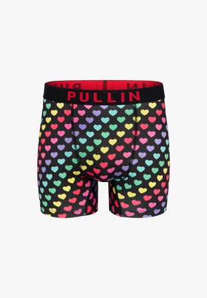 Shorts de boxeur noirs ornés d'un motif de cœurs colorés dans plusieurs nuances pastel, avec une ceinture rouge contrastante affichant "PULLIN."