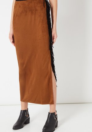 LARGA EFECTO ANTE CON FLECOS LATERALES Y ABERTURA - Falda de tubo - camel