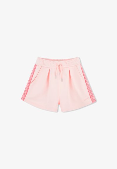 Shorts roses en tissu doux, dotés d'une taille élastique avec cordon de serrage, de poches latérales et d'accents en motif chevrons.